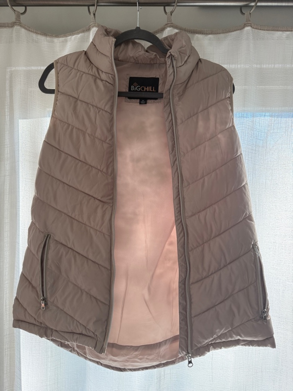 Big Chill Quilted Sleeveless Puffer Vest in Taupe